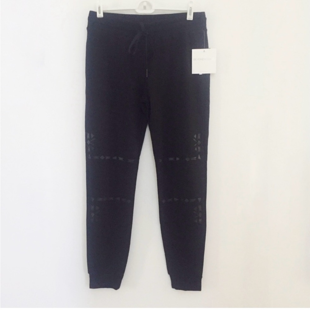 NWT Beyond Yoga Sweatpants with geometric detail